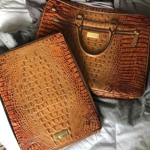 Flash sale!! Brahmin bag and portfolio!